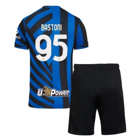 Inter Milan Alessandro Bastoni #95 Hjemme skjorte til barn 2024-25 Kortermet (+ korte bukser)